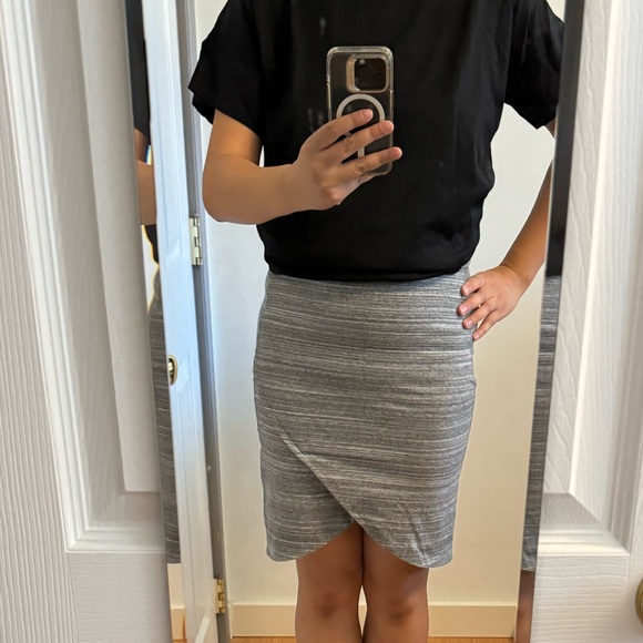 Joe Fresh heather grey stretch tulip pencil skirt small - Picture 2 of 3